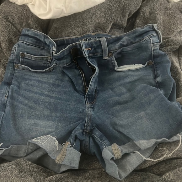 American Eagle Jean Shorts Size 8 - Picture 1 of 3